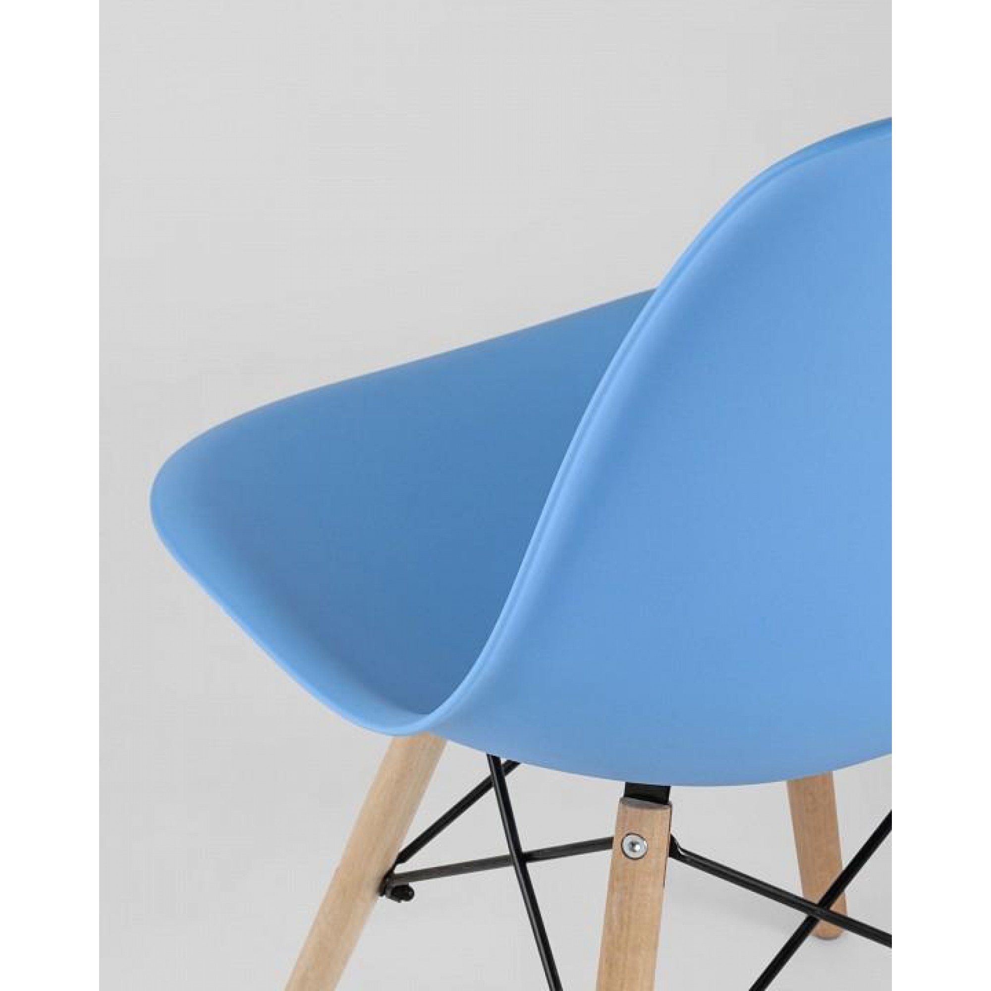 Набор из 4 стульев Eames    SGR_Y801-light-blue-X4